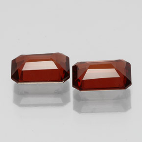 カラットの天然ディープレッドアルマンディンガーネット（7×4.9 mm・エメラルドカット）