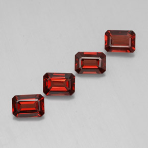 カラットの天然ディープレッドアルマンディンガーネット（7×5 mm・エメラルドカット）