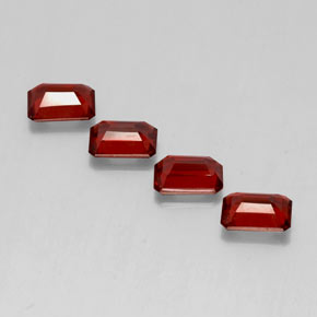 カラットの天然ディープレッドアルマンディンガーネット（7.2×5.1 mm・エメラルドカット）
