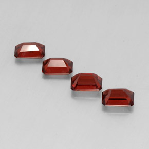 カラットの天然ディープレッドアルマンディンガーネット（7×5 mm・エメラルドカット）