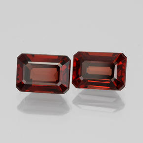 カラットの天然ディープレッドアルマンディンガーネット（7×5 mm・エメラルドカット）