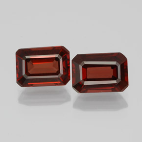 カラットの天然ディープレッドアルマンディンガーネット（6.8×5 mm・エメラルドカット）