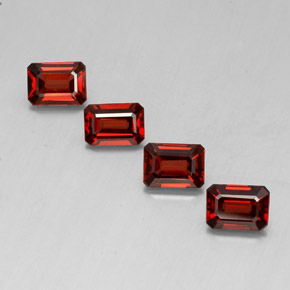 カラットの天然ディープレッドアルマンディンガーネット（6.9×5 mm・エメラルドカット）