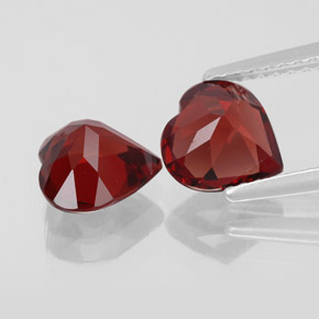 カラットの天然ディープレッドアルマンディンガーネット（7.1×7 mm・ハート型）