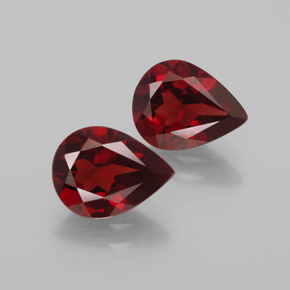 カラットの天然ディープレッドアルマンディンガーネット（9.1×7 mm・洋梨の形）