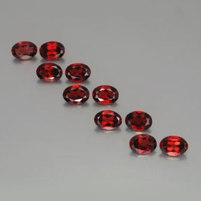 8.49カラットの天然レッドアルマンディンガーネット（7×5 mm・オーバルカット）