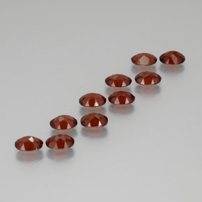 9.47カラットの天然レッドアルマンディンガーネット（7.1×5.1 mm・オーバルカット）