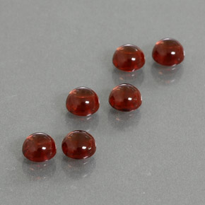 カラットの天然レッドアルマンディンガーネット（4.02 mm・ラウンドカット）