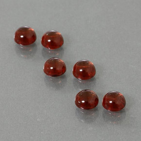 カラットの天然レッドアルマンディンガーネット（4.02 mm・ラウンドカット）
