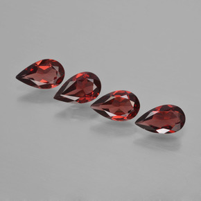 カラットの天然レッドアルマンディンガーネット（7.7×4.7 mm・洋梨の形）