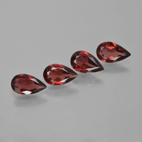 カラットの天然レッドアルマンディンガーネット（7.7×4.7 mm・洋梨の形）