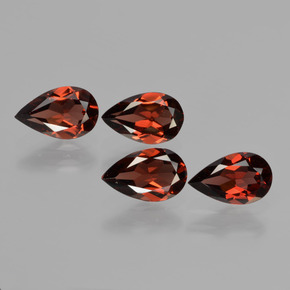 カラットの天然レッドアルマンディンガーネット（7.7×4.8 mm・洋梨の形）