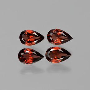 カラットの天然レッドアルマンディンガーネット（7.7×4.8 mm・洋梨の形）
