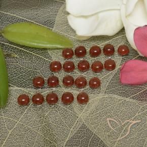 Shop natural 4.17ct ミディアムレッド アルマンディンガーネット gems, ラウンド, from マダガスカル at GemSelect. In stock, global shipping!