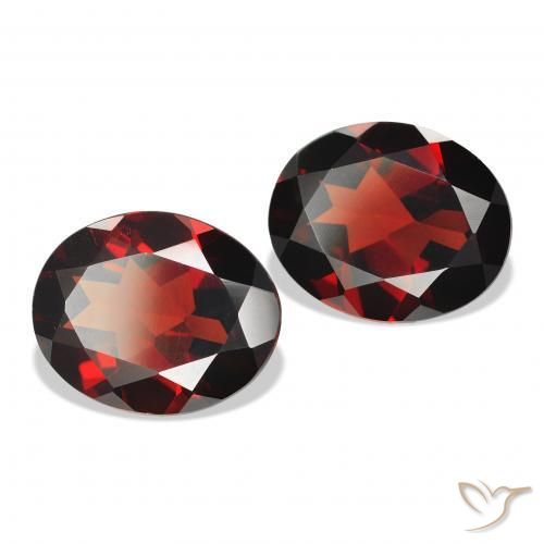Shop natural 7.57ct 濃いブラッドレッド アルマンディンガーネット gems, 楕円形, from モザンビーグ at GemSelect. In stock, global shipping!