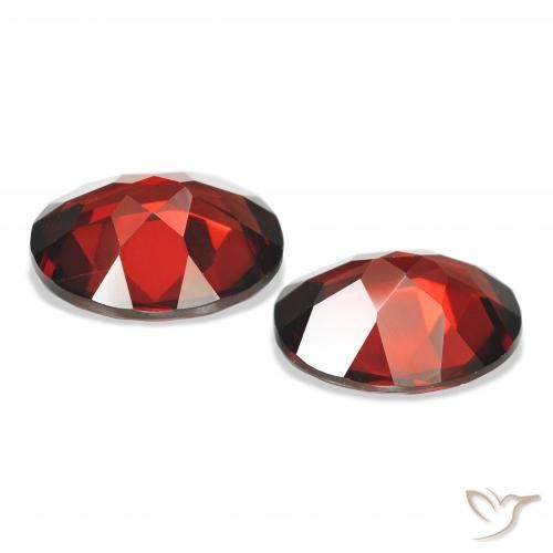 Shop natural 7.57ct 濃いブラッドレッド アルマンディンガーネット gems, 楕円形, from モザンビーグ at GemSelect. In stock, global shipping!