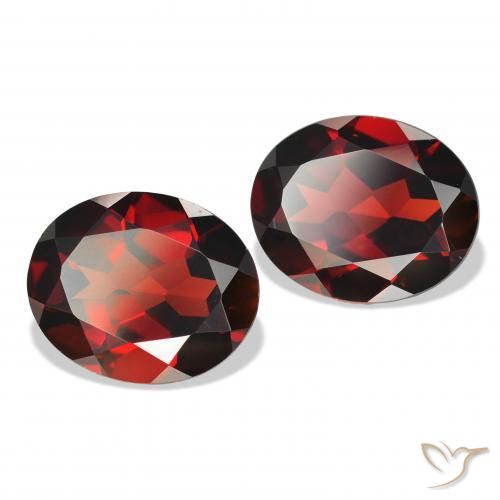 Shop natural 8.16ct ダークレッド アルマンディンガーネット gems, 楕円形, from モザンビーグ at GemSelect. In stock, global shipping!
