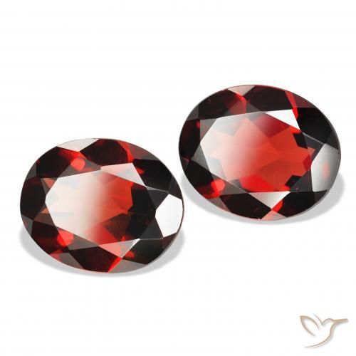 Shop natural 7.31ct 濃いブラッドレッド アルマンディンガーネット gems, 楕円形, from モザンビーグ at GemSelect. In stock, global shipping!