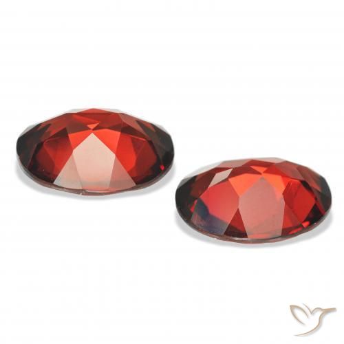 Shop natural 7.31ct 濃いブラッドレッド アルマンディンガーネット gems, 楕円形, from モザンビーグ at GemSelect. In stock, global shipping!