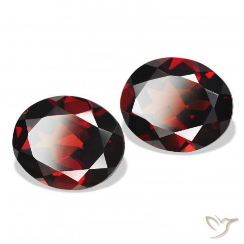 Shop natural 7.53ct ダークレッド アルマンディンガーネット gems, 楕円形, from モザンビーグ at GemSelect. In stock, global shipping!