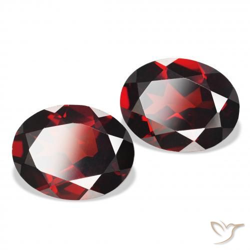 Shop natural 4.26ct ディープレッド アルマンディンガーネット gems, 楕円形, from モザンビーグ at GemSelect. In stock, global shipping!