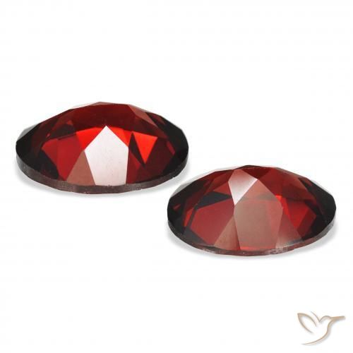 Shop natural 4.26ct ディープレッド アルマンディンガーネット gems, 楕円形, from モザンビーグ at GemSelect. In stock, global shipping!