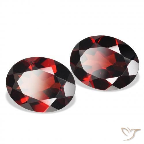 Shop natural 3.95ct ディープレッド アルマンディンガーネット gems, 楕円形, from モザンビーグ at GemSelect. In stock, global shipping!