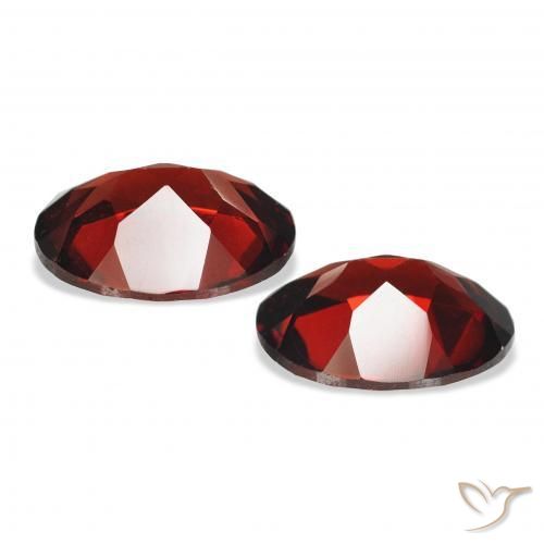 Shop natural 4.17ct 濃いブラッドレッド アルマンディンガーネット gems, 楕円形, from モザンビーグ at GemSelect. In stock, global shipping!