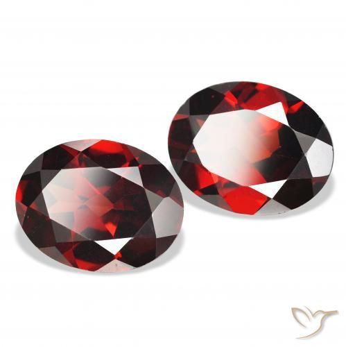 Shop natural 4.16ct 濃いブラッドレッド アルマンディンガーネット gems, 楕円形, from モザンビーグ at GemSelect. In stock, global shipping!