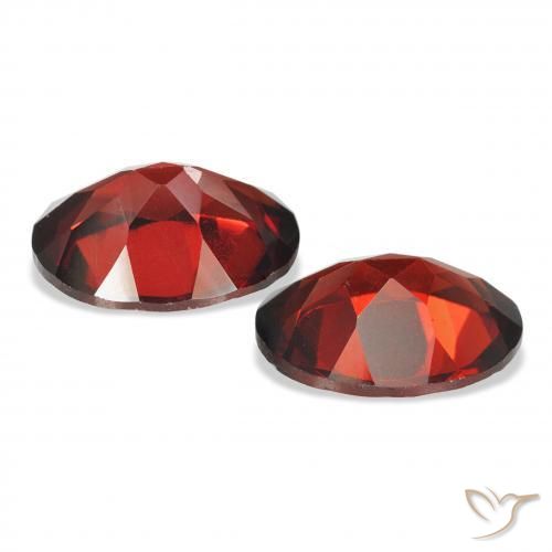 Shop natural 4.16ct 濃いブラッドレッド アルマンディンガーネット gems, 楕円形, from モザンビーグ at GemSelect. In stock, global shipping!