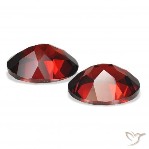 Shop natural 4.72ct ディープレッド アルマンディンガーネット gems, 楕円形, from モザンビーグ at GemSelect. In stock, global shipping!