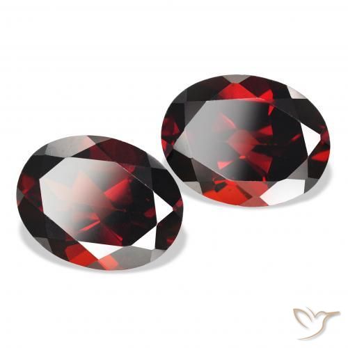 Shop natural 4.51ct 濃いブラッドレッド アルマンディンガーネット gems, 楕円形, from モザンビーグ at GemSelect. In stock, global shipping!