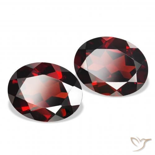 Shop natural 4.01ct 濃いブラッドレッド アルマンディンガーネット gems, 楕円形, from モザンビーグ at GemSelect. In stock, global shipping!