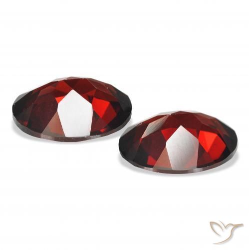 Shop natural 4.01ct 濃いブラッドレッド アルマンディンガーネット gems, 楕円形, from モザンビーグ at GemSelect. In stock, global shipping!