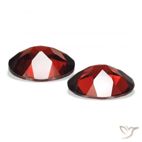 Shop natural 3.88ct ダークレッド アルマンディンガーネット gems, 楕円形, from モザンビーグ at GemSelect. In stock, global shipping!