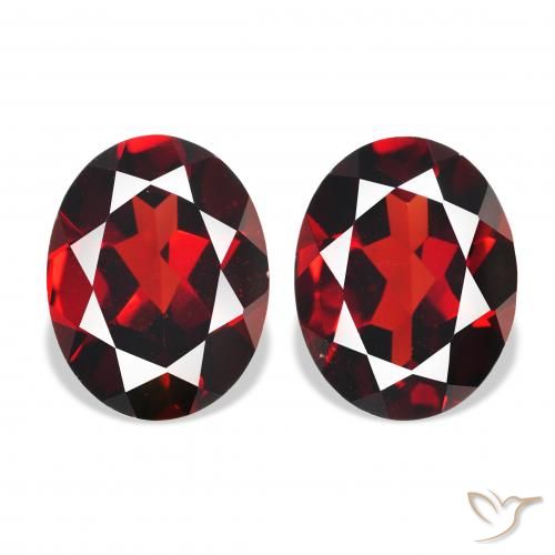 Shop natural 4.23ct 濃いブラッドレッド アルマンディンガーネット gems, 楕円形, from モザンビーグ at GemSelect. In stock, global shipping!