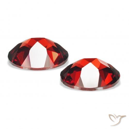 Shop natural 4.23ct 濃いブラッドレッド アルマンディンガーネット gems, 楕円形, from モザンビーグ at GemSelect. In stock, global shipping!