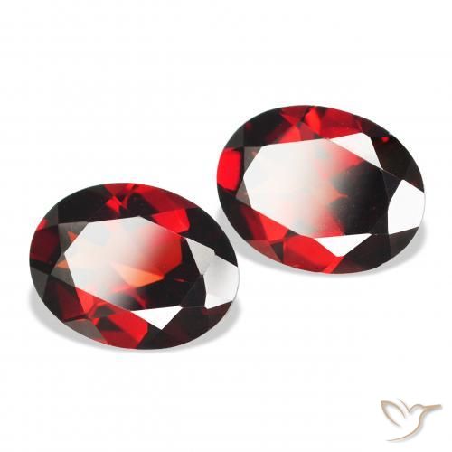 Shop natural 3.94ct 濃いブラッドレッド アルマンディンガーネット gems, 楕円形, from モザンビーグ at GemSelect. In stock, global shipping!