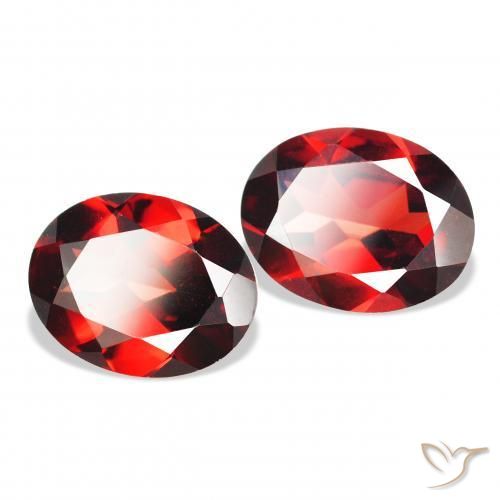 Shop natural 4.04ct ダークレッド アルマンディンガーネット gems, 楕円形, from モザンビーグ at GemSelect. In stock, global shipping!