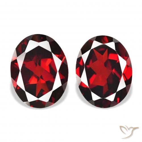 Shop natural 4.36ct 濃いブラッドレッド アルマンディンガーネット gems, 楕円形, from モザンビーグ at GemSelect. In stock, global shipping!