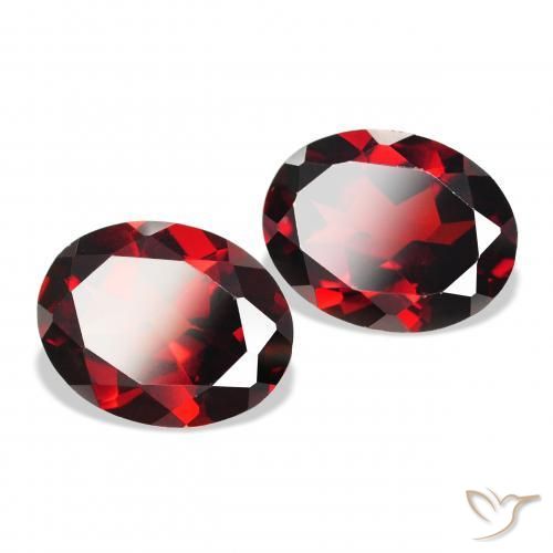 Shop natural 4.36ct 濃いブラッドレッド アルマンディンガーネット gems, 楕円形, from モザンビーグ at GemSelect. In stock, global shipping!
