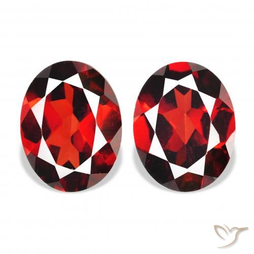 Shop natural 3.99ct ダークレッド アルマンディンガーネット gems, 楕円形, from モザンビーグ at GemSelect. In stock, global shipping!
