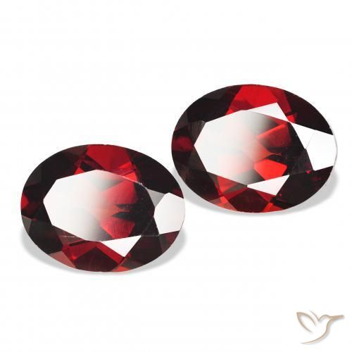 Shop natural 4.41ct 濃いブラッドレッド アルマンディンガーネット gems, 楕円形, from モザンビーグ at GemSelect. In stock, global shipping!