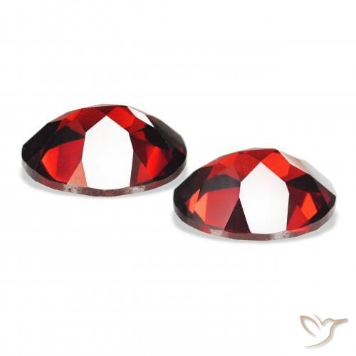 Shop natural 4.50ct 濃いブラッドレッド アルマンディンガーネット gems, 楕円形, from モザンビーグ at GemSelect. In stock, global shipping!