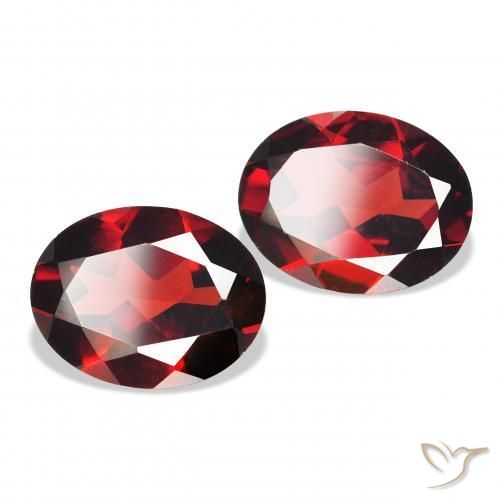 Shop natural 3.98ct 濃いブラッドレッド アルマンディンガーネット gems, 楕円形, from モザンビーグ at GemSelect. In stock, global shipping!
