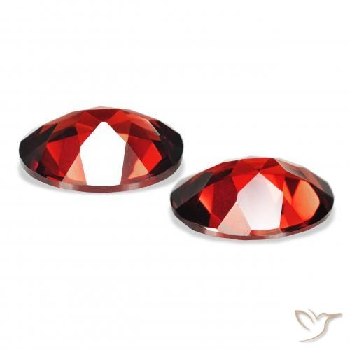 Shop natural 3.98ct 濃いブラッドレッド アルマンディンガーネット gems, 楕円形, from モザンビーグ at GemSelect. In stock, global shipping!