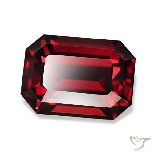3.40カラットの天然ディープレッドアルマンディンガーネット（9.8×7 mm・エメラルドカット）
