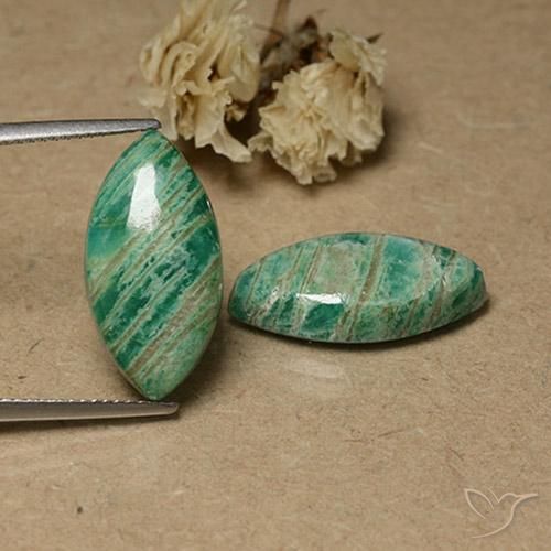13.50カラットの天然パイングリーンアマゾナイト（19.5×10.1 mm・マーキス）