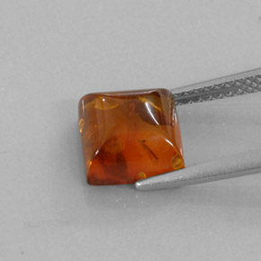1.23カラットの天然イエローオレンジ琥珀（アンバー）（8×8 mm・透明）