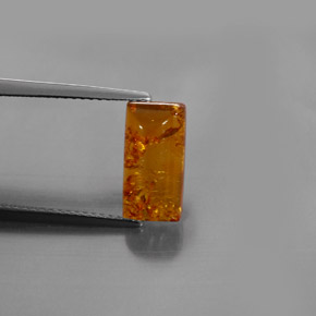 1.32カラットの天然イエローオレンジ琥珀（アンバー）（11.9×6 mm・透明）
